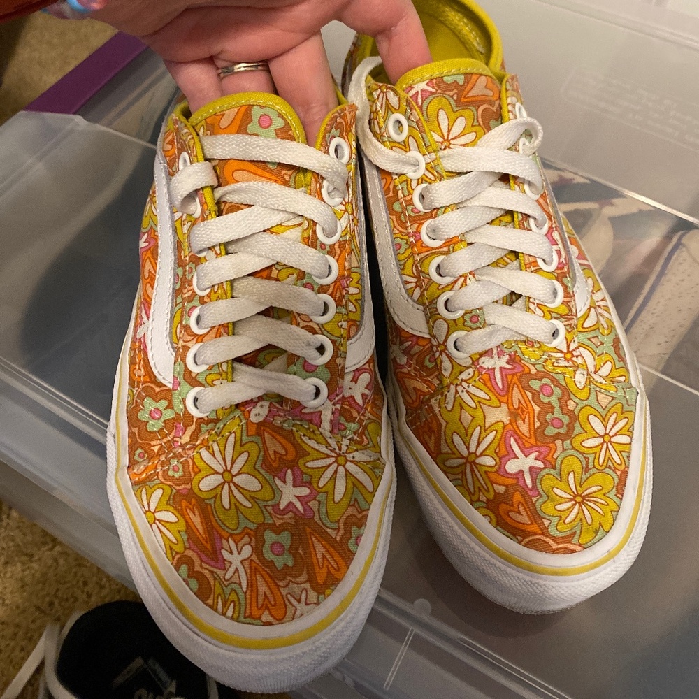 8W vans groovy print